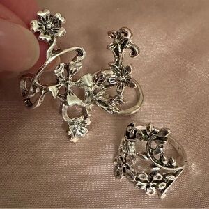 Silver color floral rings 
Unsure if size is 5 or 6